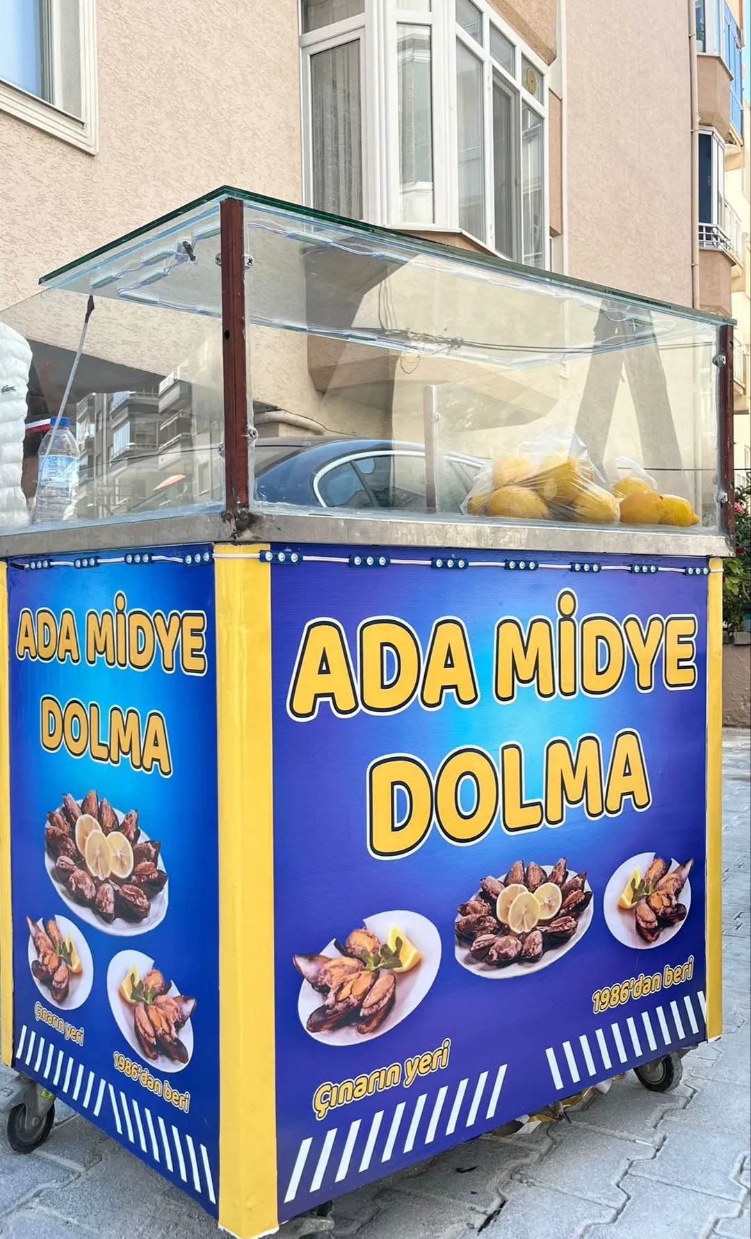 Ada Midye Dolma standının giydirme detayı
