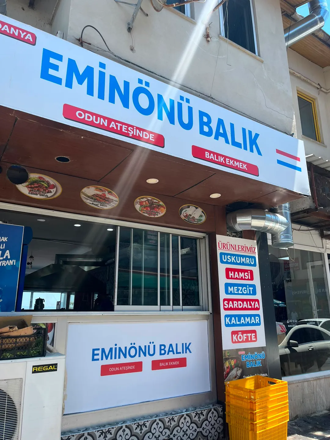 Eminönü Balık dükkânının cephe ve tabela uygulaması